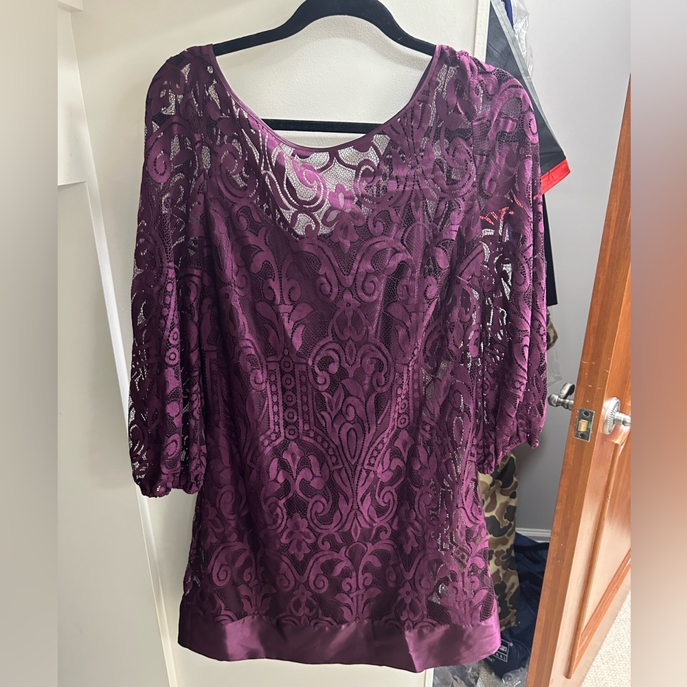 Beautiful cocktail dress. Laundry by Shelli Segal!  Size 12